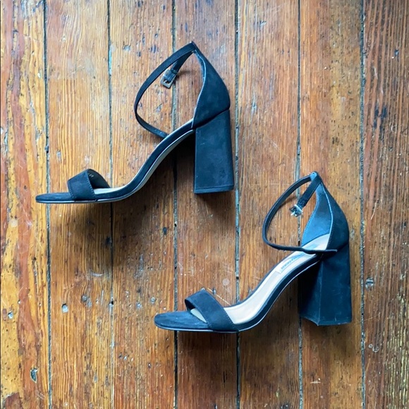 Steve Madden Black Suede Carrson Heel - Picture 3 of 3